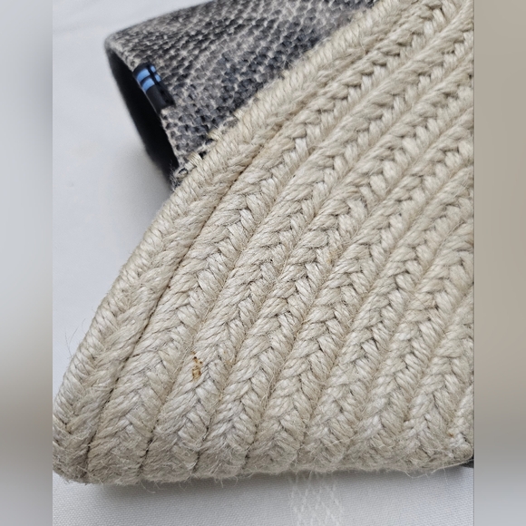 Toms Womens size 7.5 M Faux Leather snake print wedges mules. - Picture 10 of 12